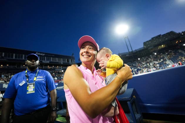 National Bank Open 2026 - Day 3 TORONTO, CANADA - AUGUST 3 : Zeynep Sonmez of Turkiye poses for photos with a fan s baby after defeating Rebecca Marino of Canada in the round of 128 during the WTA, Tennis Damen 1000 National Bank Open in Toronto, Ontario, Canada on August 3, 2026. Mert Alper Dervis Anadolu Ontario Canada. Editorial use only. Please get in touch for any other usage.  Copyright: x2026xAnadoluxMertxAlperxDervisx