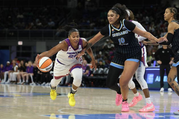 CHICAGO, USA - August 3: Alyssa Thomas (25 Phoenix Mercury) drives to the basket during the WNBA, Basketball Damen, USA game between the Chicago Sky and Phoenix Mercury at Wintrust Arena on Monday, August 3 in Chicago, USA  Copyright: xShainaxBenhiyoun SPPx Sportspressphoto_SPR200301
