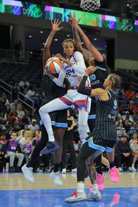 CHICAGO, IL - AUGUST 03: DeWanna Bonner 24 of the Phoenix Mercury grabs a rebound over Natasha Cloud 9 of the Chicago Sky during the second half on August 3, 2026 at Winturst Arena in Chicago, Illinois. (Photo by Melissa Tamez Icon Sportswire) WNBA, Basketball Damen, USA AUG 03 Phoenix Mercury at Chicago Sky EDITORIAL USE ONLY Icon260803039