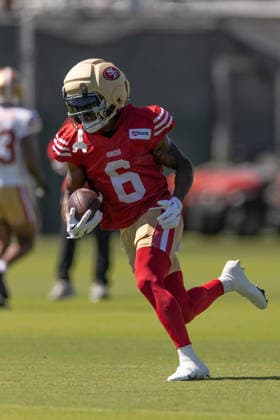 NFL, American Football Herren, USA San Francisco 49ers Training Camp Aug 3, 2026; Santa Clara, California, USA; San Francisco 49ers wide receiver Jacob Cowing (6) runs with the ball during Training Camp at the SAP Performance Center next to Levi™s Stadium. Mandatory Credit: Stan Szeto - Image of Santa Clara California USA EDITORIAL USE ONLY Copyright: xStanxSzetox StanxSzetox iosphotos416948