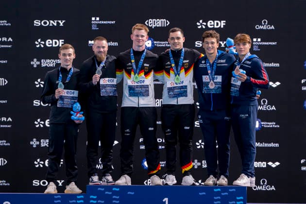 France, Paris, Centre Aquatique Olympique Metropole du Grand Paris, 03.08.2026, European Aquatics Championships Artistic Swimming, Day 4, Men™s 3m Springboard Synchro Final, Medal Ceremony Men™s 3m Springboard Synchro Final, Evgenii Kuznetsov and Nikita Shleikher of Neutral Athletes B (Russia), Lou Noel Guy Massenberg and Jonathan Giesbert Schauer of Germany, Stefano Belotti and Metteo Santoro of Italy, Photo by Eibner Pressefoto Tino Henschel European Aquatics Championships Artistic Swimming, Day 4, Men™s 3m Springboard Synchro Final Paris *** France, Paris, Centre Aquatique Olympique Metropole du Grand Paris, August 3, 2026, European Aquatics Championships – Artistic Swimming, Day 4, Men’s 3m Springboard Synchronized Final, Medal Ceremony Men’s 3m Springboard Synchronized Final, Evgenii Kuznetsov and Nikita Shleikher of Neutral Athletes B Russia, Lou Noel Guy Massenberg and Jonathan Giesbert Schauer of Germany, Stefano Belotti and Matteo Santoro of Italy, Photo by Eibner Pressefoto Tino Henschel, European Aquatics Championships – Artistic Swimming, Day 4, Men’s 3m Springboard Synchronized Final, Paris Copyright: xEibnerxPressefotox