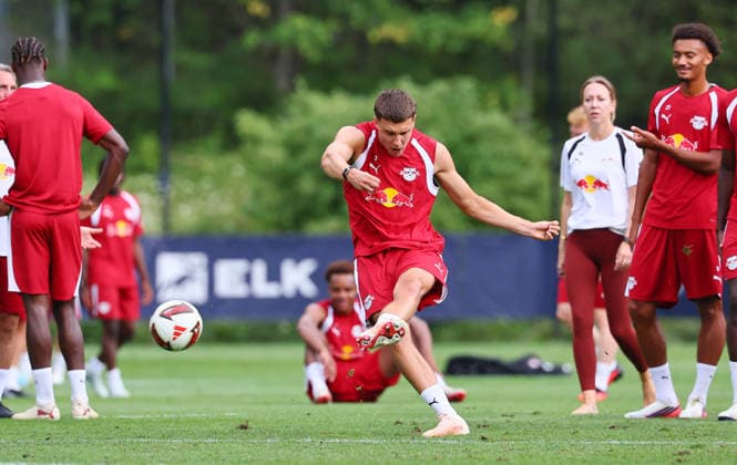 RB Leipzig - AUT Trainingslager Bundesliga Saalfelden, 03.08.2026, Gut Brandlhof, Fussball, Bundesliga, GER , RB Leipzig - Trainingslager in Saalfelden am Steinernen Meer AUT. , Im Bild: Maxime Esteve ( 3, RB Leipzig) , *** RB Leipzig (AUT) Training Camp, Bundesliga, Saalfelden, August 3, 2026, Gut Brandlhof, Soccer, Bundesliga, GER, RB Leipzig Training Camp in Saalfelden am Steinernen Meer (AUT), Pictured: Maxime Esteve 3, RB Leipzig, Picture Point