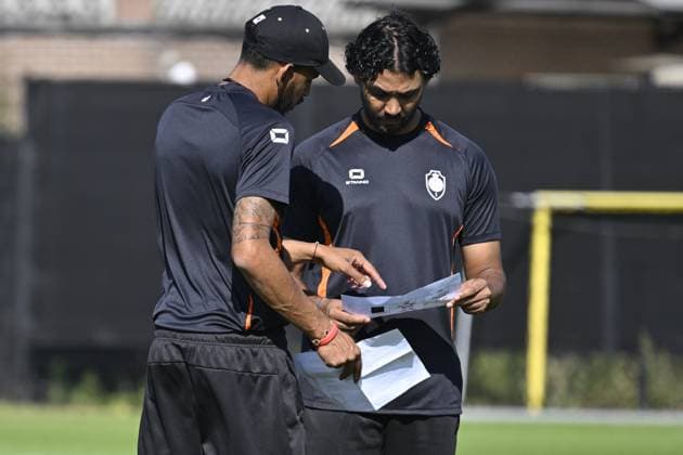 Antwerp s assistant coach Faris Haroun and Antwerp s head coach Marvin Compper pictured during a training session of Belgian soccer team Royal Antwerp FC ahead of the start of the Belgian Jupiler Pro League 2026-2027 season, Tuesday 04 August 2026 in Antwerp. TOM GOYVAERTS TomxGoyvaerts  x182726382x