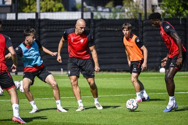 Antwerp s Xander Dierckx and Antwerp s Michael Frey pictured in action during a training session of Belgian soccer team Royal Antwerp FC ahead of the start of the Belgian Jupiler Pro League 2026-2027 season, Wednesday 05 August, 2026 in Antwerp. TOM GOYVAERTS TomxGoyvaerts  x182727751x