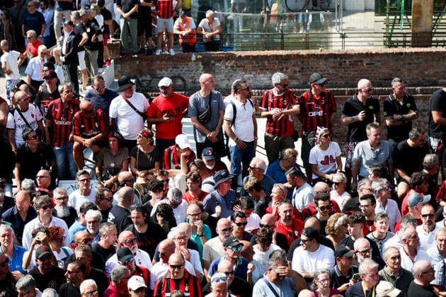 IPA87229540 - Milan: Franco Baresi s Funeral at the Basilica of Sant™Ambrogio In the photo: fans  Copyright: xFrancescoxEnriquezx xPoolxEnriquezxPiaggesix 0863317394st