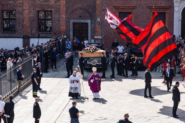 IPA87229624 - Milan: Franco Baresi™s Funeral at the Basilica of Sant™Ambrogio In the photo: the arrival of the casket  Copyright: xFrancescoxEnriquezx xPoolxEnriquezxPiaggesix 0863317595st
