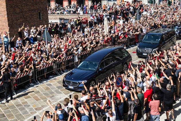 IPA87229654 - Milan: Franco Baresi™s Funeral at the Basilica of Sant™Ambrogio In the photo: the arrival of the casket  Copyright: xFrancescoxEnriquezx xPoolxEnriquezxPiaggesix 0863317618st