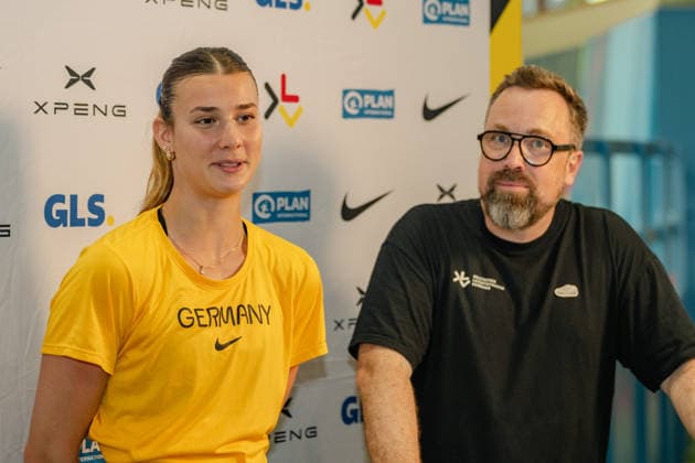 Sandrina Sprengel (GER, VfB Stuttgart) und Sven Ibald (DLV Mediendirektor) im Gespraech. Pressekonferenz DLV Media Days, Mehrkampf, Leichathletik, Saison 2026 2027, 04.08.2026 Pressekonferenz DLV Media Days, Mehrkampf, Saison 2026 2027, 04.08.2026 Leverkusen *** Sandrina Sprengel (GER), VfB Stuttgart, and Sven Ibald, DLV Media Director, in conversation at the DLV Media Days press conference: Combined Events, Track and Field, 2026–2027 Season, August 4, 2026 Press conference at DLV Media Days, combined events, 2026–2027 season, August 4, 2026, Leverkusen Copyright: xEibner-Pressefoto ThomasxHaeslerx EP_THR