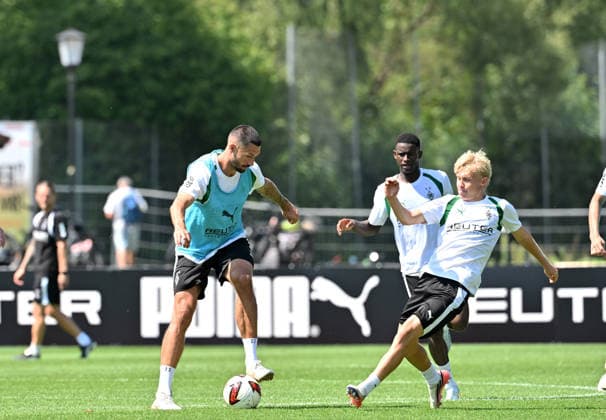 04.08.2026; Rottach-Egern; Fussball, Herren, Saison 2026 2027, Trainingslager Borussia Moenchengladbach Zweikampf zwischen v. li. Tim Kleindienst (Gladbach), Fritz Fleck (Gladbach) DFL regulations prohibit any use of photographs as image sequences and or quasi-video. Stadion Am Birkenmoos Bayern Deutschland *** August 4, 2026 Rottach Egern Soccer, Men s, 2026–2027 season, Borussia Mönchengladbach training camp: Tackle between (from left) Tim Kleindienst (Gladbach) and Fritz Fleck (Gladbach). DFL regulations prohibit any use of photographs as image sequences and or quasi-video. Am Birkenmoos Stadium, Bavaria, Germany