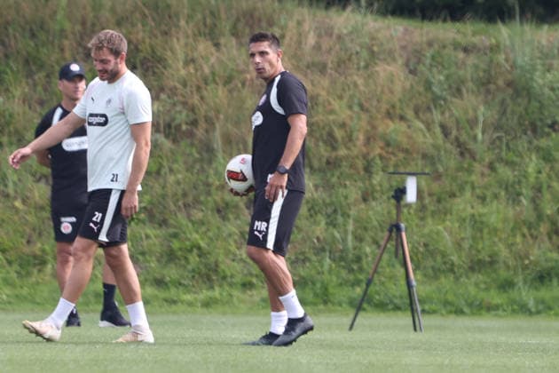 Fussball I Herren I Sasion 2026 2027 I 1 2.Bundesliga I FC St.Pauli I Training I 04.08.2026 Marcel Rapp (Cheftrainer, FC St. Pauli) Hamburg Trainingsgelände Kollaustraße Hamburg Deutschland *** Soccer I Men s Team I 2026–2027 Season I 1st and 2nd Bundesliga I FC St. Pauli I Practice I August 4, 2026 Marcel Rapp, Head Coach, FC St. Pauli Hamburg, Kollaustraße Training Facility, Hamburg, Germany Copyright: xLobeca RalfxHomburgx