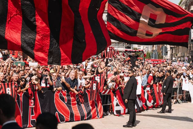IPA87231842 - Milan, Milan: The funeral of former Italian soccer player and longtime AC Milan captain Franco Baresi at the Basilica of Sant Ambrogio. Pictured: Fans  Copyright: xAlessandroxBremecx xx 0863326718st