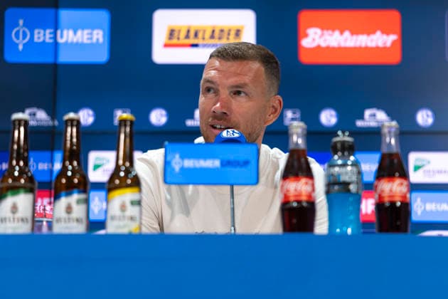 04.08.2026, Vorstellung von Edin Dzeko (FC Schalke 04). Gelsenkirchen Veltins Arena NRW Deutschland xRHR-FOTO DEx *** August 4, 2026, Edin Dzeko s debut with FC Schalke 04 in Gelsenkirchen at the Veltins Arena, North Rhine-Westphalia, Germany xRHR PHOTO DEx Copyright: DennisxEwert RHR-FOTOx RHR-FOTO DE