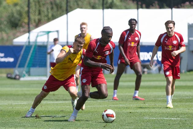 Ezechiel Banzuzi (RB Leipzig, 06) gegen Brajan Gruda (RB Leipzig, RB Leipzig, Fussball, Trainingslager Austria, Saison Vorbereitung, Saison 2026 2027, GER, 04.08.2026, RB Leipzig, Fussball, Trainingslager Austria, Saison Vorbereitung, Saison 2026 2027, GER, 04.08.2026, *** Ezechiel Banzuzi (RB Leipzig), 06 vs. Brajan Gruda (RB Leipzig), RB Leipzig, Soccer, Training Camp in Austria, Preseason, 2026–2027 Season, GER, August 4, 2026, RB Leipzig, soccer, training camp in Austria, preseason, 2026–2027 season, GER, August 4, 2026, Copyright: xEibner-Pressefoto AndreasxUlmerx EP_AUR
