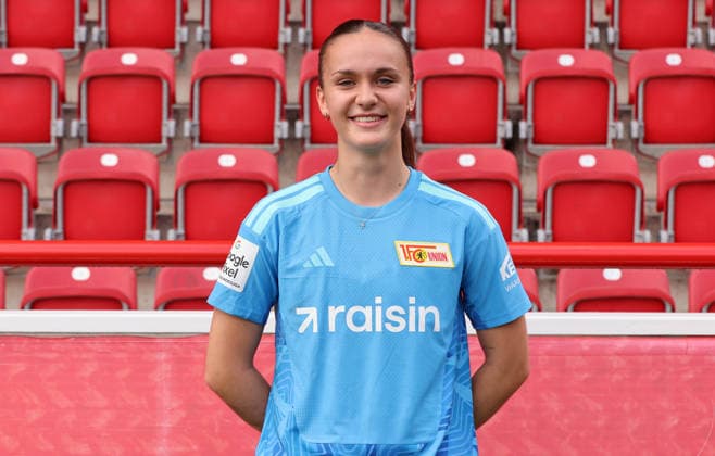 Torwart Nelly Smolarczyk ; 1.FC Union Berlin FCU Fußball 1.BL Bundesliga Frauen Damen Porträttermin Saison 2026 2027 Headshot, Porträt, Portrait, Vorstellung, Präsentation, Pressetermin, GER 04.08.2026 *** Goalkeeper Nelly Smolarczyk 1 FC Union Berlin FCU Soccer 1 BL Women s Bundesliga Women s Team Photo Shoot 2026–2027 Season Headshot, Portrait, Introduction, Presentation, Press Event, GER 04 08 2026