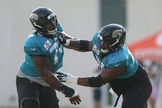 JACKSONVILLE, FL - AUGUST 04: Jacksonville Jaguars center Jerome Carvin (79) and Jacksonville Jaguars offensive lineman Emmanuel Pregnon (75) work on a drill during training camp on August 4, 2026 at the Miller Electric Center in Jacksonville, Fl. (Photo by David Rosenblum Icon Sportswire) NFL, American Football Herren, USA AUG 04 Jaguars Training Camp EDITORIAL USE ONLY Icon260804229753