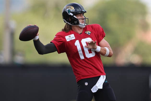 JACKSONVILLE, FL - AUGUST 04: Jacksonville Jaguars quarterback Trevor Lawrence (16) works on a drill during training camp on August 4, 2026 at the Miller Electric Center in Jacksonville, Fl. (Photo by David Rosenblum Icon Sportswire) NFL, American Football Herren, USA AUG 04 Jaguars Training Camp EDITORIAL USE ONLY Icon260804229766
