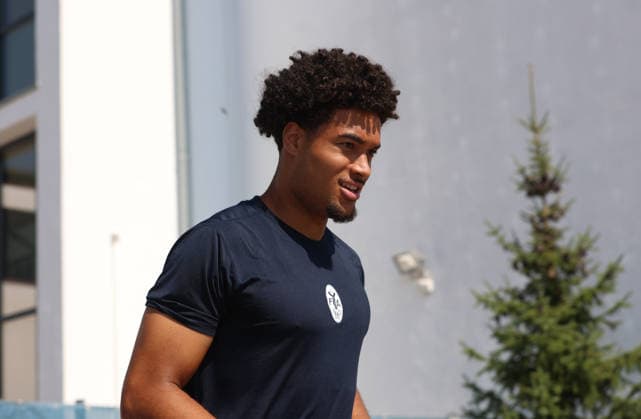 Fussball, Herren, Regionalliga Bayern, Saison 2026 2027, TSV 1860 München, Training Arian Ortivero Calderon (TSV 1860 München) auf dem Weg zum Trainingsplatz, Kopf, Oberkörper *** Soccer, Men s, Bavarian Regional League, 2026–2027 Season, TSV 1860 Munich, Arian Ortivero Calderon training with TSV 1860 Munich on his way to the practice field, head, upper body
