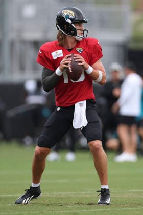 JACKSONVILLE, FL - AUGUST 04: Jacksonville Jaguars quarterback Trevor Lawrence (16) works on a drill during training camp on August 4, 2026 at the Miller Electric Center in Jacksonville, Fl. (Photo by David Rosenblum Icon Sportswire) NFL, American Football Herren, USA AUG 04 Jaguars Training Camp EDITORIAL USE ONLY Icon260804229775
