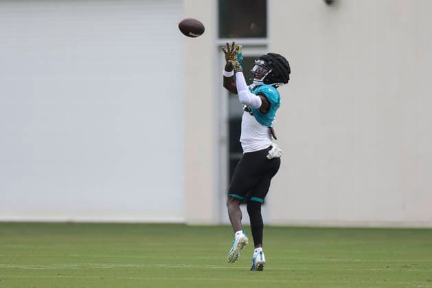 JACKSONVILLE, FL - AUGUST 04: Jacksonville Jaguars wide receiver Travis Hunter (12) catches a pass during training camp on August 4, 2026 at the Miller Electric Center in Jacksonville, Fl. (Photo by David Rosenblum Icon Sportswire) NFL, American Football Herren, USA AUG 04 Jaguars Training Camp EDITORIAL USE ONLY Icon260804229789