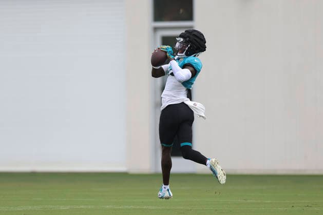 JACKSONVILLE, FL - AUGUST 04: Jacksonville Jaguars wide receiver Travis Hunter (12) catches a pass during training camp on August 4, 2026 at the Miller Electric Center in Jacksonville, Fl. (Photo by David Rosenblum Icon Sportswire) NFL, American Football Herren, USA AUG 04 Jaguars Training Camp EDITORIAL USE ONLY Icon260804229790