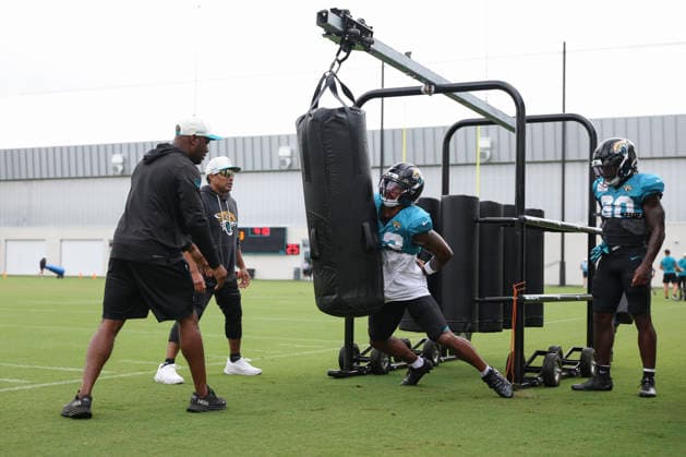 JACKSONVILLE, FL - AUGUST 04: Jacksonville Jaguars running back Ameer Abdullah (43) works on a drill during training camp on August 4, 2026 at the Miller Electric Center in Jacksonville, Fl. (Photo by David Rosenblum Icon Sportswire) NFL, American Football Herren, USA AUG 04 Jaguars Training Camp EDITORIAL USE ONLY Icon260804229805
