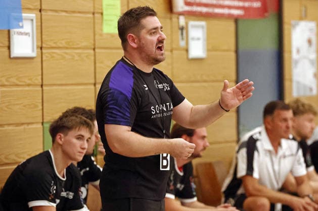 04.08.2026, xovx, Handball Lindencup, HSG Linden - HSG Wettenberg Trainer Conrad Melle (HSG Linden) Linden Stadthalle Hessen Deutschland (DE) *** August 4, 2026, xovx, Lindencup Handball Tournament, HSG Linden vs. HSG Wettenberg, Coach Conrad Melle, HSG Linden, Linden City Hall, Hesse, Germany, DE
