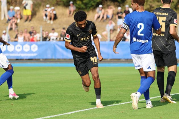 04.08.2026, Fussball, Herren, Testspiel, Saison 2026 2027, Racing Straßburg - SV 07 Elversberg, Torjubel zum 0:1, Torschütze: Francis Onyeka (SV 07 Elversberg) Haguenau Parc des Sports de Haguenau Grand Est Frankreich (FRA) *** August 4, 2026, Soccer, Men s, Friendly Match, 2026–2027 Season, Racing Strasbourg vs. SV 07 Elversberg, Goal celebration after the 0–1, Goal scorer: Francis Onyeka, SV 07 Elversberg, Haguenau, Parc des Sports de Haguenau, Grand Est, France, FRA Copyright: xSebastianxBachx