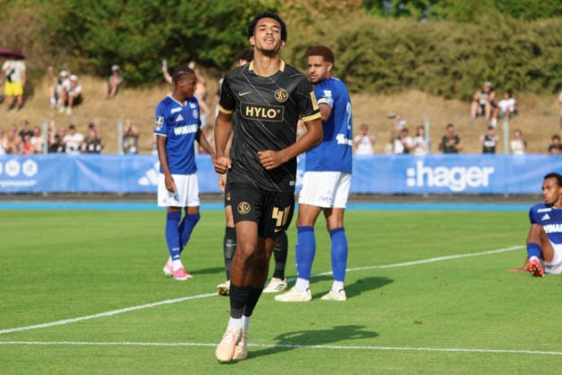 04.08.2026, Fussball, Herren, Testspiel, Saison 2026 2027, Racing Straßburg - SV 07 Elversberg, Torjubel zum 0:1, Torschütze: Francis Onyeka (SV 07 Elversberg) Haguenau Parc des Sports de Haguenau Grand Est Frankreich (FRA) *** August 4, 2026, Soccer, Men s, Friendly Match, 2026–2027 Season, Racing Strasbourg vs. SV 07 Elversberg, Goal celebration after the 0–1, Goal scorer: Francis Onyeka, SV 07 Elversberg, Haguenau, Parc des Sports de Haguenau, Grand Est, France, FRA Copyright: xSebastianxBachx