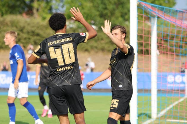 04.08.2026, Fussball, Herren, Testspiel, Saison 2026 2027, Racing Straßburg - SV 07 Elversberg, Torjubel zum 0:1, Torschütze: Francis Onyeka (SV 07 Elversberg) Haguenau Parc des Sports de Haguenau Grand Est Frankreich (FRA) *** August 4, 2026, Soccer, Men s, Friendly Match, 2026–2027 Season, Racing Strasbourg vs. SV 07 Elversberg, Goal celebration after the 0–1, Goal scorer: Francis Onyeka, SV 07 Elversberg, Haguenau, Parc des Sports de Haguenau, Grand Est, France, FRA Copyright: xSebastianxBachx