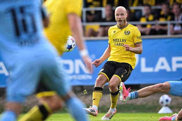 HÄLLEVIK, SVERIGE 20260804 Mjällbys Viktor Gustafson under tisdagens kval till Champions League, omgang 3, match 1 av 2, mellan Mjällby AIF och SK Slovan Bratislava pa Strandvallen. HÄLLEVIK SVERIGE x10760x *** HÄLLEVIK, SWEDEN 20260804 Mjällby s Viktor Gustafson during Tuesday s Champions League qualifier, Round 3, Game 1 of 2, between Mjällby AIF and SK Slovan Bratislava at Strandvallen, HÄLLEVIK, SWEDEN x10760x  Copyright: xPatricxSöderström TTx CHAMPIONS LEAGUE MJÄLLBY-BRATISLAVA