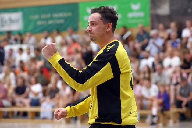 04.08.2026, xovx, Handball Lindencup, HSG Linden - HSG Wettenberg Jubel bei Aristotelis Moutopoulos (HSG Linden) Linden Stadthalle Hessen Deutschland (DE) *** August 4, 2026, xovx, Lindencup Handball, HSG Linden vs. HSG Wettenberg; Aristotelis Moutopoulos celebrates; HSG Linden; Linden City Hall; Hesse, Germany; DE