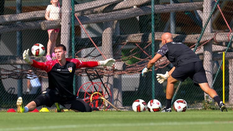 04.08.2026, Deutschland, Grassau, Fußball Bundesliga, Saison 2026 2027, Trainingslager VfB Stuttgart, Jerik von der Felsen, Steffen Krebs *** August 4, 2026, Germany, Grassau, Bundesliga, 2026–2027 season, VfB Stuttgart training camp, Jerik von der Felsen, Steffen Krebs