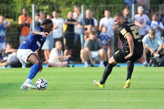 04.08.2026, Fussball, Herren, Testspiel, Saison 2026 2027, Racing Straßburg - SV 07 Elversberg, Luca Sirch (SV 07 Elversberg), Martial Godo (Racing Straßburg) Haguenau Parc des Sports de Haguenau Grand Est Frankreich (FRA) *** August 4, 2026, Soccer, Men s, Friendly Match, 2026–2027 Season, Racing Strasbourg vs. SV 07 Elversberg, Luca Sirch (SV 07 Elversberg), Martial Godo (Racing Strasbourg), Haguenau, Parc des Sports de Haguenau, Grand Est, France (FRA) Copyright: xSebastianxBachx