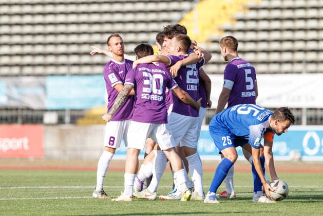 Team (TSV Schwaben Augsburg) Tor zum 1 : 0 beim Spiel zwischen TSV Schwaben Augsburg v FV Illertissen, Fussball, Herren, Toto-Pokal, 2026 2027, 1.Spieltag am 04.08.2026 in Augsburg, Rosenaustadion. Bayern Deutschland *** TSV Schwaben Augsburg scores the 1-0 goal in the match between TSV Schwaben Augsburg and FV Illertissen, soccer, men s, Toto Cup, 2026–2027, Matchday 1 on August 4, 2026, in Augsburg, Rosenaustadion, Bavaria, Germany