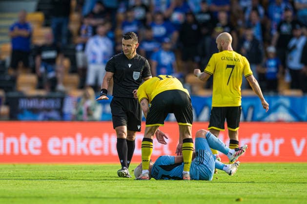 260804 Cristian Martinez of Slovan Bratislava in pain during the Champions League football qualifying match between Mjällby and Slovan Bratislava on August 4, 2026 in Hällevik. Photo: Christoffer Borg Mattisson BILDBYRAN COP 261 CB0545 fotboll football soccer fotball uefa champions league champions league mjällby slovan bratislava bbeng *** August 4, 2026: Cristian Martinez of Slovan Bratislava in pain during the Champions League soccer qualifying match between Mjällby and Slovan Bratislava on August 4, 2026 in Hällevik. Photo by Christoffer Borg Mattisson, BILDBYRAN COP 261 CB0545 soccer football UEFA Champions League Mjällby Slovan Bratislava bbeng  Copyright: CHRISTOFFERxBORGxMATTISSON BB260804CB068
