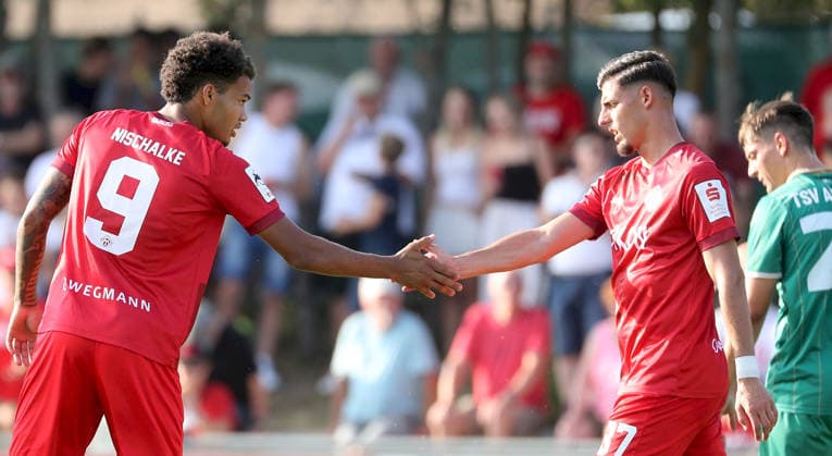 04.08.2026, xfsx, Herren, Fussball, Saison 2026 2027, BFV Verbandspokal, 2. Runde: TSV Abtswind - FC Wuerzburger Kickers v.li.: Jermain Nischalke (FC Wuerzburger Kickers), Ivan Franjic (FC Wuerzburger Kickers) mit Torjubel, celebrate the goal, goal celebration, Jubel ueber das Tor zum 0:1 Abtswind Kraeuter Mix Arena Kitzingen Deutschland *** August 4, 2026, xfsx, Men s, Soccer, 2026–2027 Season, BFV Association Cup, 2nd Round: TSV Abtswind vs. FC Würzburger Kickers; from left: Jermain Nischalke (FC Würzburger Kickers), Ivan Franjic of FC Würzburger Kickers celebrating the goal, goal celebration, celebrating the 0–1 goal at Abtswind Kraeuter Mix Arena, Kitzingen, Germany