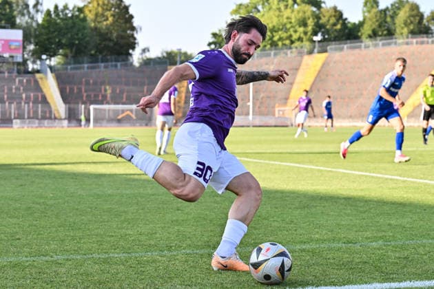 Landespokal Bayern; TSV Schwaben Augsburg - FV Illertissen; 04.08.2026 AUGSBURG, GERMANY - 05. AUGUST: am Ball Levis SCHABER (TSV Schwaben Augsburg 30) während dem Match in der zweiten Runde des Bayrischen Verbandspokales zwischen dem TSV Schwaben Augsburg und dem FV Illertissen im Rosenaustadion *** Bavarian State Cup: TSV Schwaben Augsburg vs. FV Illertissen, August 4, 2026, AUGSBURG, GERMANY August 5: Levis Schaber of TSV Schwaben Augsburg, number 30, in action during the second-round match of the Bavarian Association Cup between TSV Schwaben Augsburg and FV Illertissen at the Rosenaustadion Copyright: xBEAUTIFULxSPORTS Goldbergx