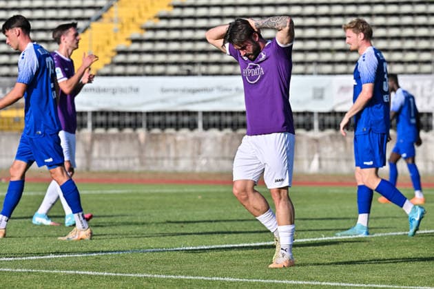 Landespokal Bayern; TSV Schwaben Augsburg - FV Illertissen; 04.08.2026 AUGSBURG, GERMANY - 05. AUGUST: im Bild Levis SCHABER (TSV Schwaben Augsburg 30), der sich über eine vergebene Chance ärgert während dem Match in der zweiten Runde des Bayrischen Verbandspokales zwischen dem TSV Schwaben Augsburg und dem FV Illertissen im Rosenaustadion *** Bavarian State Cup: TSV Schwaben Augsburg vs. FV Illertissen, August 4, 2026, AUGSBURG, GERMANY, AUGUST 5. Pictured: Levis SCHABER of TSV Schwaben Augsburg, number 30, frustrated by a missed opportunity during the second-round match of the Bavarian Association Cup between TSV Schwaben Augsburg and FV Illertissen at the Rosenaustadion. Copyright: xBEAUTIFULxSPORTS Goldbergx