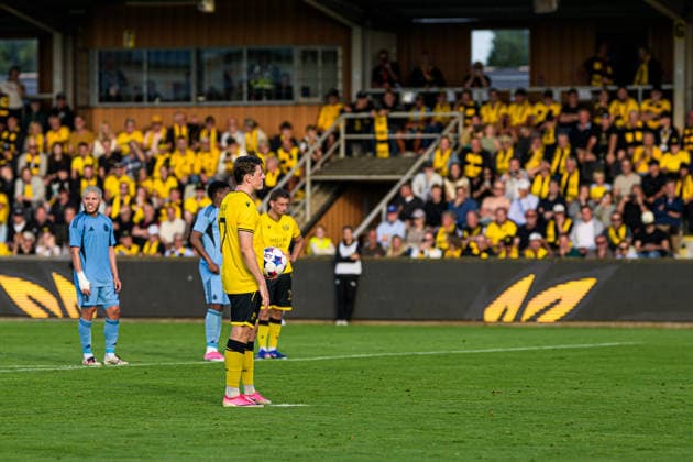 260804 Elliot Stroud of Mjällby waiting for penalty shot during the Champions League football qualifying match between Mjällby and Slovan Bratislava on August 4, 2026 in Hällevik. Photo: Christoffer Borg Mattisson BILDBYRAN COP 261 CB0545 fotboll football soccer fotball uefa champions league champions league mjällby slovan bratislava bbeng *** August 4, 2026: Elliot Stroud of Mjällby waits for a penalty kick during the Champions League soccer qualifying match between Mjällby and Slovan Bratislava on August 4, 2026 in Hällevik. Photo by Christoffer Borg Mattisson. BILDBYRAN COP 261 CB0545 soccer football UEFA Champions League Mjällby Slovan Bratislava bbeng  Copyright: CHRISTOFFERxBORGxMATTISSON BB260804CB091