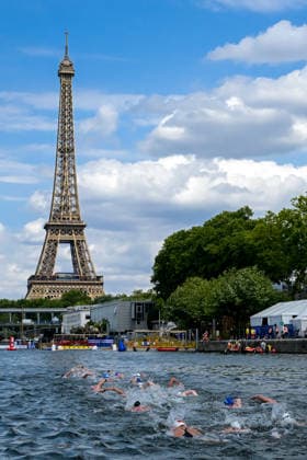 Athletes compete in the open water swimming 10km Women Final during the European Aquatics Championships at the River Seine in Paris (France), August 4, 2026. Giorgio Scala DBM - Deepbluemedia Insidefoto