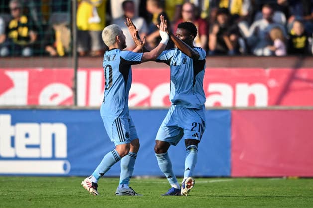 HÄLLEVIK, SVERIGE 20260804 Bratislavas Suleiman Camara Sanneh (th) jublar med Cristian Martinez efter att ha kvitterat till 1-1 under tisdagens kval till Champions League, omgang 3, match 1 av 2, mellan Mjällby AIF och SK Slovan Bratislava pa Strandvallen. HÄLLEVIK SVERIGE x10760x *** HÄLLEVIK, SWEDEN 20260804 Bratislava s Suleiman Camara Sanneh celebrates with Cristian Martinez after tying the score at 1–1 during Tuesday s Champions League qualifier, Round 3, Match 1 of 2, between Mjällby AIF and SK Slovan Bratislava at Strandvallen, HÄLLEVIK, SWEDEN x10760x  Copyright: xPatricxSöderström TTx CHAMPIONS LEAGUE MJÄLLBY-BRATISLAVA