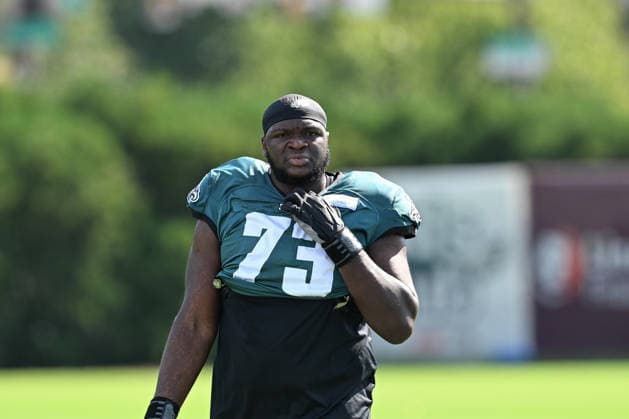 PHILADELPHIA, PA - AUGUST 04: Philadelphia Eagles offensive tackle Cameron Williams 73 looks on during the Philadelphia Eagles training camp on August 4th, 2026 at Jefferson Health Training Center in Philadelphia, PA. (Photo by Terence Lewis Icon Sportswire) NFL, American Football Herren, USA AUG 04 Eagles Training Camp EDITORIAL USE ONLY Icon260804015