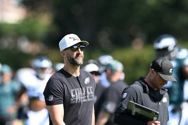 PHILADELPHIA, PA - AUGUST 04: Philadelphia Eagles head coach Nick Sirianni looks on during the Philadelphia Eagles training camp on August 4th, 2026 at Jefferson Health Training Center in Philadelphia, PA. (Photo by Terence Lewis Icon Sportswire) NFL, American Football Herren, USA AUG 04 Eagles Training Camp EDITORIAL USE ONLY Icon260804042