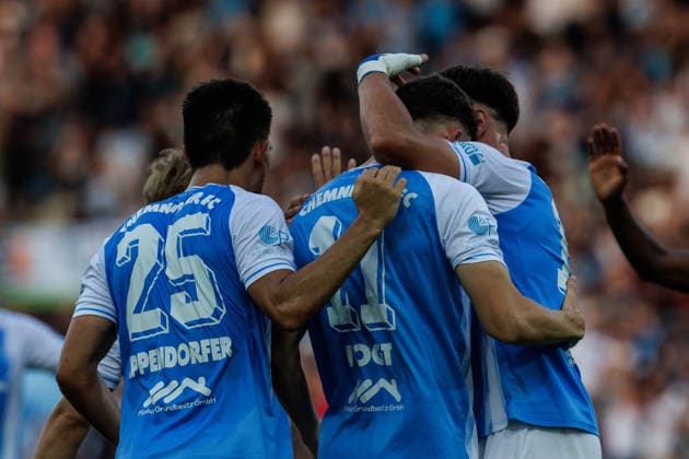 04.08.2026, GER, Regionalliga Nord-Ost, 3. Spieltag, Saison 2026 2027), Chemnitz, Chemnitzer FC - FSV Zwickau David Vogt (Chemnitzer FC 11) jubelt mit Roman Eppendorfer (Chemnitzer FC 25) Chemnitz eins-Stadion - An der Gellertstraße Sachsen Deutschland *** August 4, 2026, GER, Regionalliga Nord Ost, Matchday 3, 2026–2027 Season, Chemnitz, Chemnitzer FC vs. FSV Zwickau; David Vogt (Chemnitzer FC 11) celebrates with Roman Eppendorfer (Chemnitzer FC 25); Chemnitz Eins Stadium, An der Gellertstraße, Saxony, Germany Copyright: xnordphotoxGmbHx xTrienitzx
