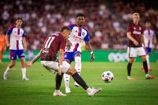 SPARTA PRAGUE - OLYMPIQUE LYONNAIS Matej Rynes of Sparta and Vinicius Abner of Lyon during the first leg of third qualifying round of UEFA Champions league football match between AC Sparta Praha and Olympique Lyonnais at the Epet arena Stadium Letna. Prague, Czechia, August 04, 2026. Photo by Branislav Racko Copyright: xx 080A4854