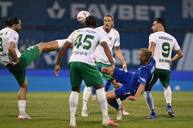 Croatia, Zagreb, 040826. Maksimir Stadium. Football match of the third round of UEFA Champions League qualification, GNK Dinamo - FK Kauno Zalgiris. In the photo: Anton Tolordava, Luka Stojkovic. Photo: Damir Krajac CROPIX Copyright: xxDamirxKrajacx dk_dinamo_kauno38-040826