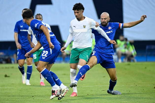 Croatia, Zagreb, 040826. Maksimir Stadium. Football match of the third round of UEFA Champions League qualification, GNK Dinamo - FK Kauno Zalgiris. In the photo: Amine Benchaib, Josip Misic. Photo: Goran Mehkek CROPIX Zagreb Croatia Copyright: xxGoranxMehkekx gm_dinamo_kauno26-040826