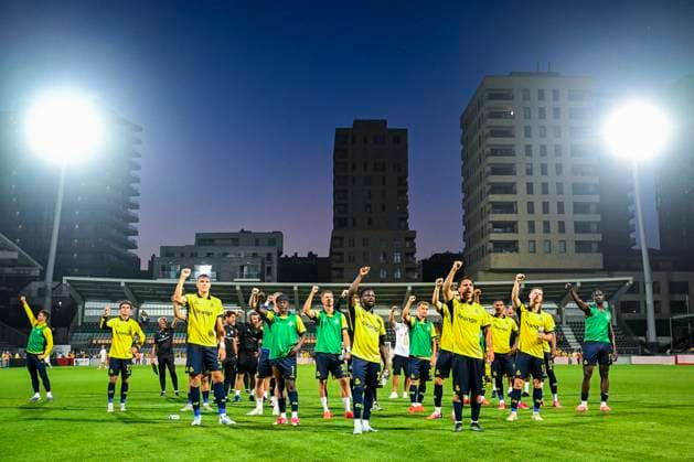 Royale Union Saint-Gilloise v Bodo Glimt - UEFA Champions League OOSTENDE, BELGIUM - AUGUST 04 : Mac Allister Kevin defender of Royale Union Saint-Gilloise and The players of Union Saint-Gilloise greeting the fans despite the tie during the UEFA Champions League 2026 27 third qualifying round first leg between Royale Union Saint-Gilloise and Bodo Glimt on August 4, 2026 in Oostende, Belgium, 04 08 2026 Oostende Belgium  Copyright: xNicoxVereeckenx
