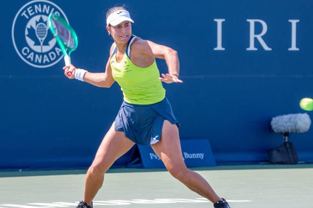 Spain s Jessica Bouzas Maneiro returns a ball against Ukraine s Elina Svitolina during a WTA, Tennis Damen 1000 Canadian Open match in Toronto, Canada 04 August 2026. Bouzas falls in a marathon match against Svitolina !ACHTUNG: NUR REDAKTIONELLE NUTZUNG!  Copyright: xJulioxCésarxRivasx USA2612 20260804-55021072049_1