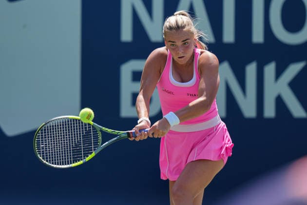 WTA, Tennis Damen Masters 1000 National Bank Open Toronto 2026 - Round of 64 - Day 4 Sara Bejlek of Czech Republic plays a backhand during the Women™s Singles round of 64 match against Iga ÅöwiÄÖtek of Poland on day 4 of the WTA Masters 1000 National Bank Open at Sobeys Stadium on August 4, 2026, in Toronto, Canada. (Photo by Leonardo Ramirez Eyepix Group) Copyright: xLeonardoxRamirezx xEyepixxGroupx LR_04082026_08048